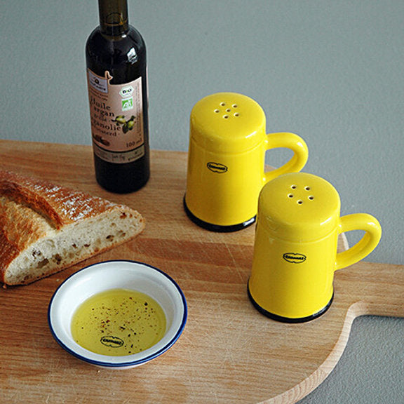 Salt &amp; Pepper shaker set of 2 - Sunny Yellow