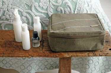 Toiletry bag made of paper (long-stay) 